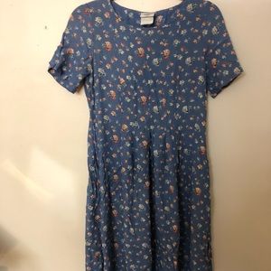 Blue floral flowey dress. Size 6